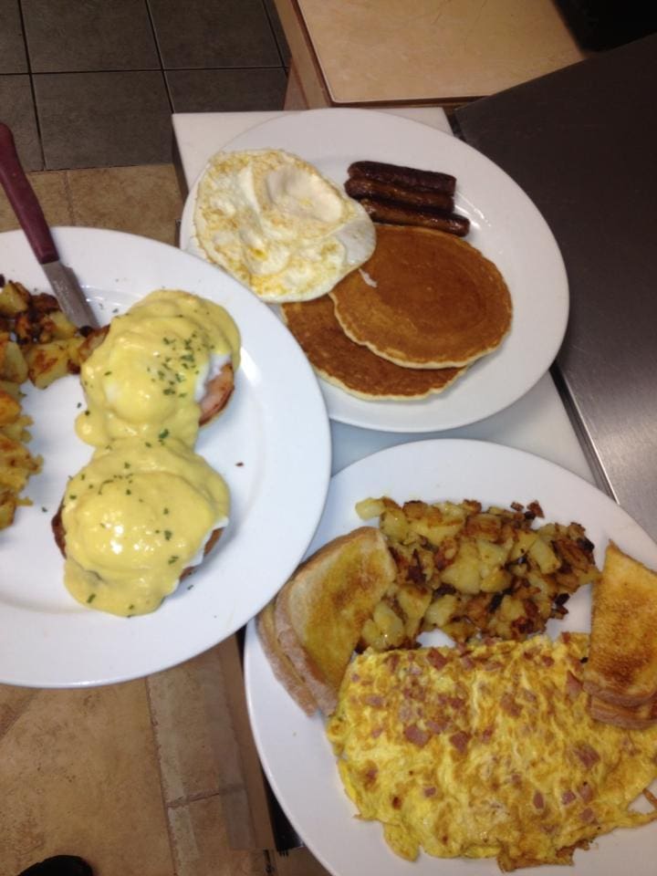 Terryville Connecticut Restaurant: Eagles Nest Family Restaurant: eggs pancakes
