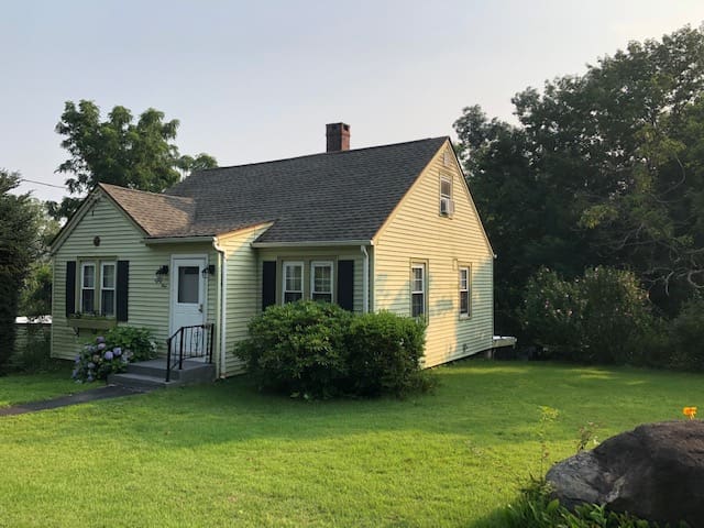 81 W. Hillside Ave. Thomaston, CT 06787